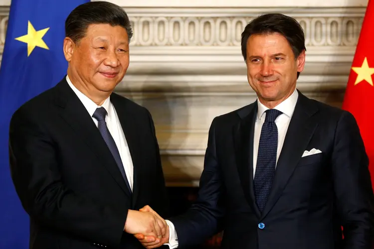 Xi Jinping e Giuseppe Conte: chinês quer recriar a "Rota da Seda" na Europa (Yara Nardi/Reuters)