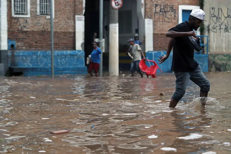 Grande São Paulo: levantamento mais recente mostra que o temporal provocou 12 mortes (Amanda Perobelli/Reuters)