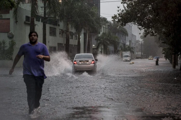 Alagamentos: vários pontos da capital paulista estão em alerta com risco de alagamentos nesta quinta-feira (Marcelo Camargo/Agência Brasil)