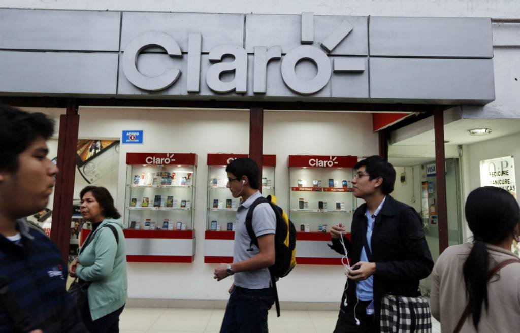 Claro: Claro Brasil fechou 2019 com um total de 54,5 milhões de clientes de redes móveis (Mariana Bazo/Reuters)