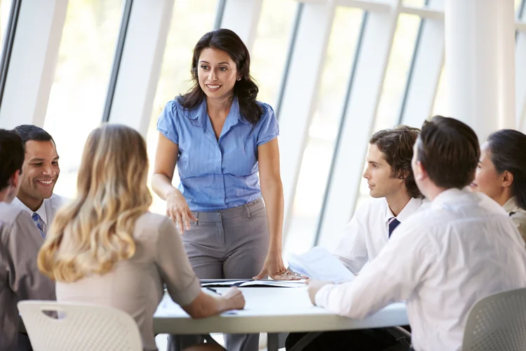 Para o especialista Pablo Inisio, as roupas influenciam na impressão transmitida aos colegas (foto/Thinkstock)