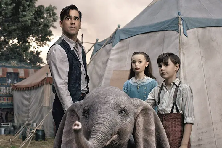 Cena do filme Dumbo: filme foi dirigido por Tim Burton, o mesmo de "Edward Mãos de Tesoura" (Foto/Divulgação)