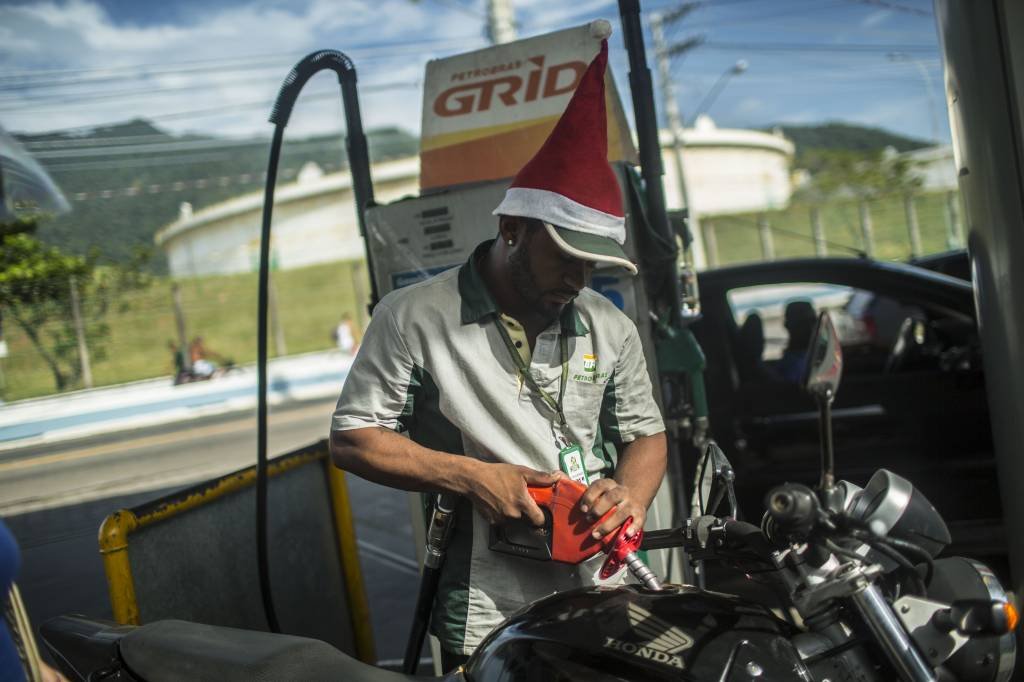 Petrobras sobe forte e puxa Ibovespa para cima