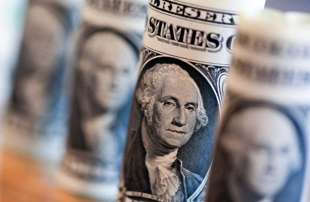 Dólar: a moeda subia 0,51% sendo vendida em R$ 3,86 (Chris Ratcliffe/Bloomberg/Bloomberg)