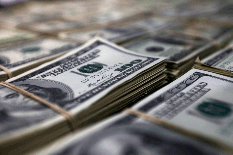 Câmbio: dólar caía ante o real nesta segunda-feira (Guadalupe Pardo/Reuters)
