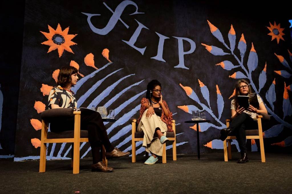 foto de arquivo: Bell Puã, Djamila Ribeiro e Selva Almada participam da mesa Amada vida na Flip 2018. (Walter Craveiro/Agência Brasil)