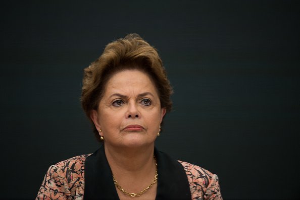 Dilma afirma que alguém fez uma declaração falsa de IR em seu nome