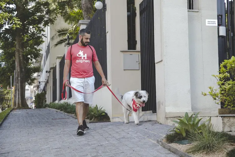 Passeador da DogHero: startup está em 750 cidades no Brasil, Argentina e México (Simone Bertuzzi/DogHero/Divulgação)