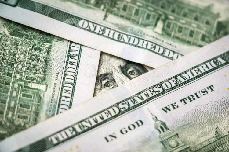 Dólar: Moeda teve queda de 0,76% nesta segunda (18) (Denis Vostrikov/Getty Images)