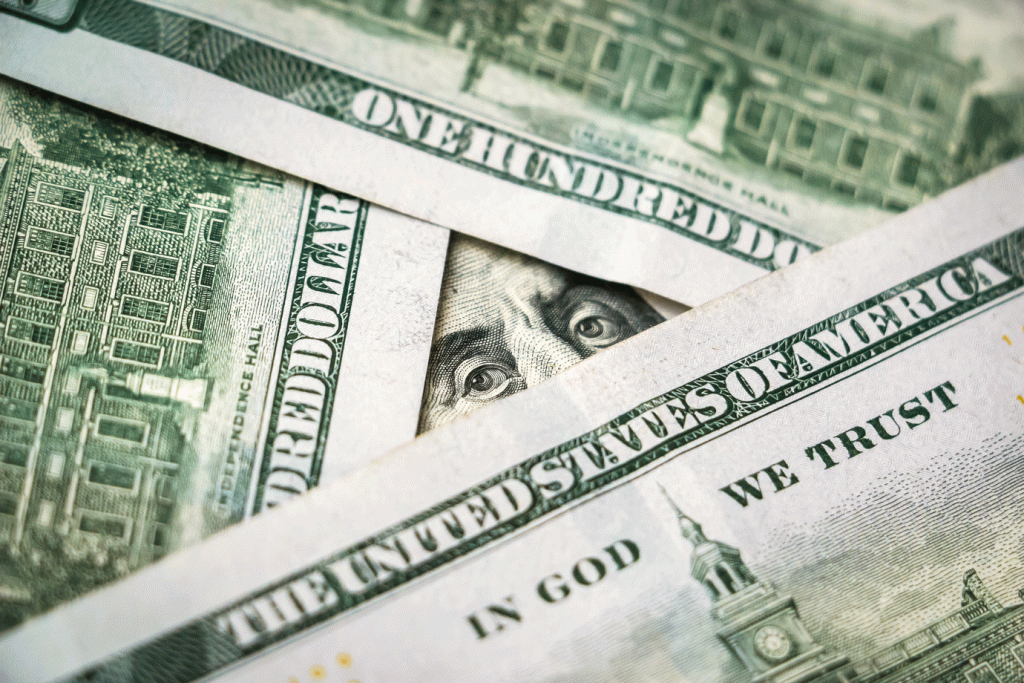 Dólar fecha na mínima em duas semanas com otimismo sobre Previdência