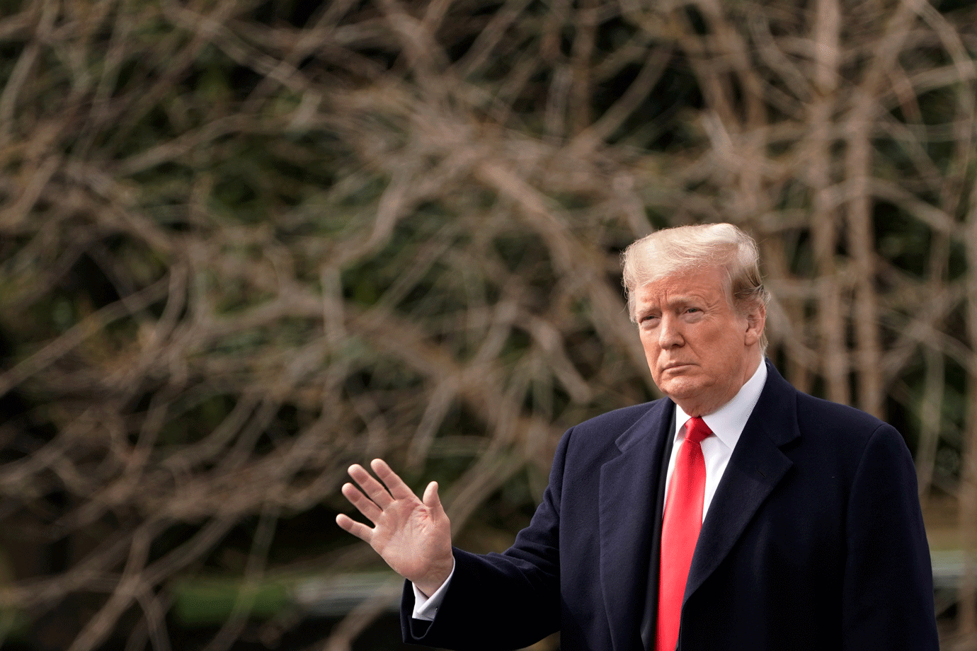 Trump diz que usa o Twitter para evitar a mídia corrupta e desonesta