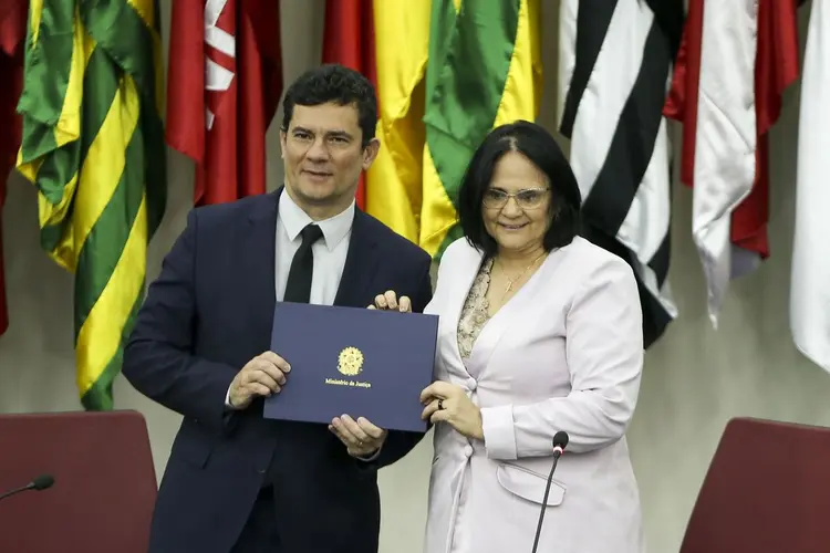 Sérgio Moro e Damares Alves assinaram hoje, 8, um acordo para combater a violência doméstica no Brasil (Marcelo Camargo/Agência Brasil)