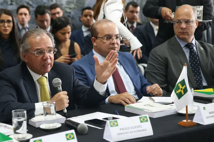 Ministro da Economia, Paulo Guedes, durante encontro com governadores nesta terça-feira (26) (José Cruz/Agência Brasil)