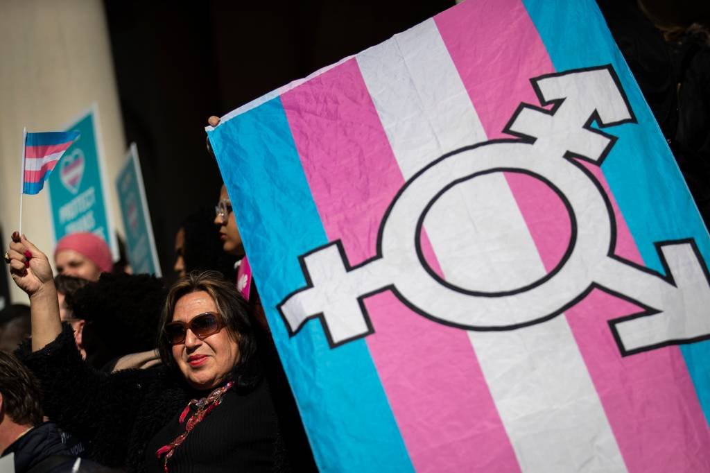 Em 1º ato, movimento trans protesta na Croácia contra discriminação