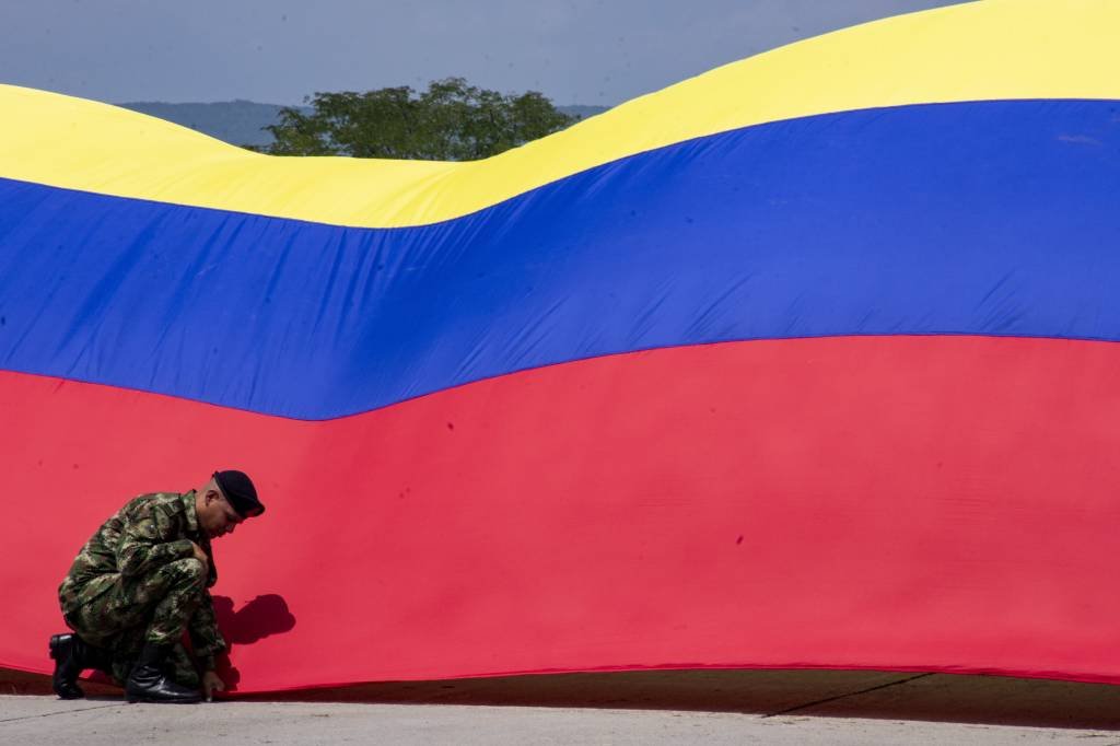 Exército da Colômbia detém 2 soldados com 210 quilos de cocaína