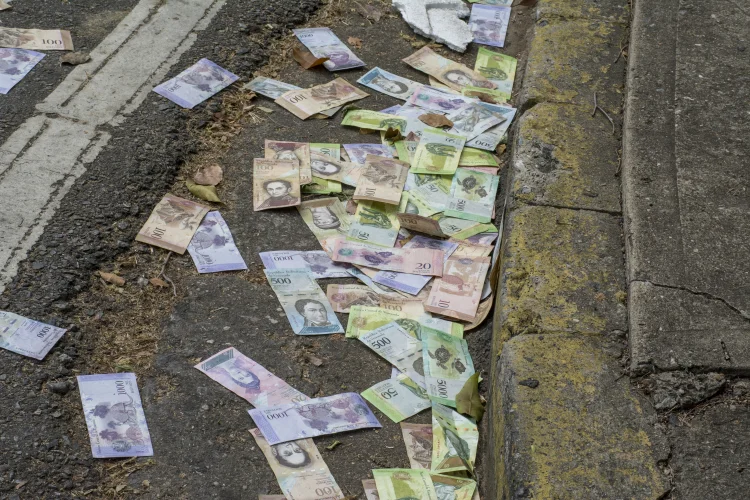 Venezuela: o dólar americano beirando 20 mil bolívares soberanos (Rafael Briceño Sierralta/Getty Images)