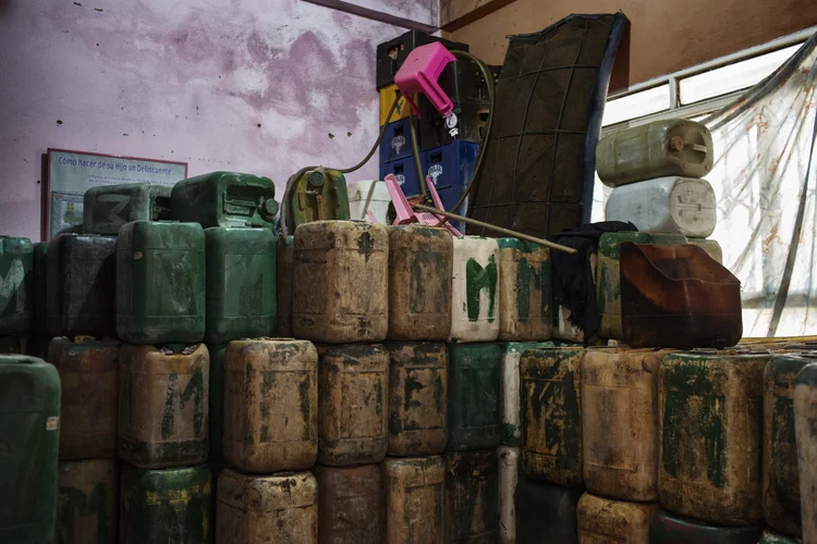 "Fila para a aposentadoria, fila para comprar comida, fila para a gasolina. Não dá mais", reclamou um venezuelano (Nicolò Filippo Rosso for The Washington/Getty Images)