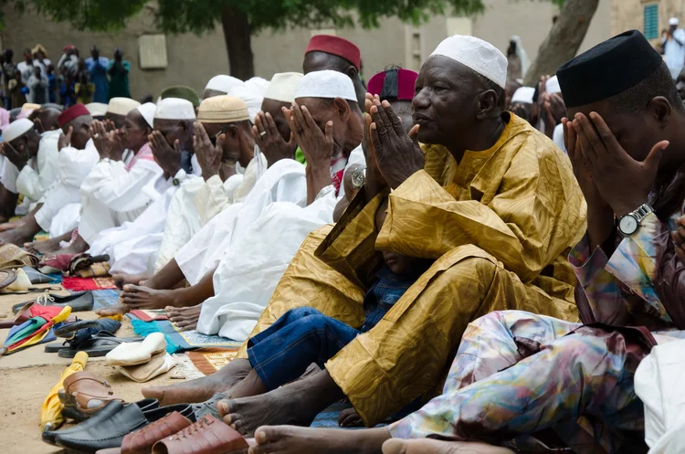 Muçulmanos em Djenne, no Mali (Hamdia Traore/Anadolu Agency/Getty Images)