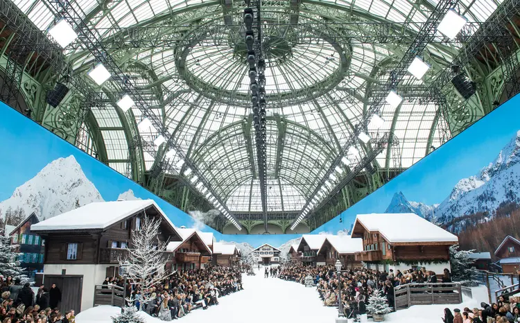 Desfile da Chanel na Paris Fashion Week, recriou uma estação de esqui em homenagem a Lagerfeld (Victor Boyko/Getty Images)