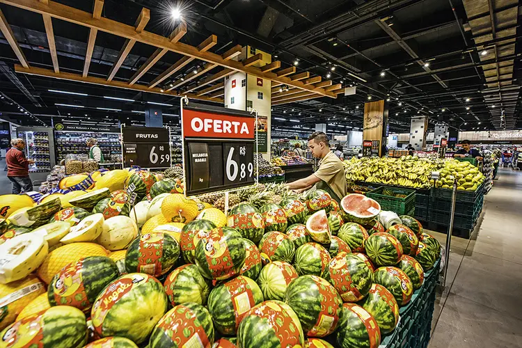 Gôndola de supermercado: não há crise de verdade com inflação baixa, e tudo indica que a inflação brasileira vai continuar em queda (Germano Lüders/Exame)