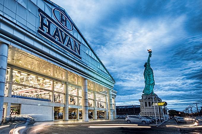 Fachada de loja da Havan, com a réplica da estátua da Liberdade: Luciano Hang, dono da rede varejista catarinense, formalizou em 2020 o pedido de abertura de capital (Exame/Germano Lüders)