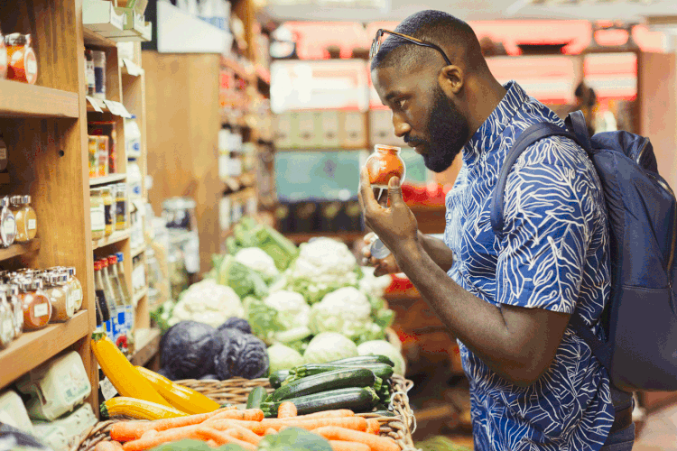 Alimentação: grupo teve avanço de 2,56% comparado com o mês anterior (Caiaimage/Paul Bradbury/Getty Images)