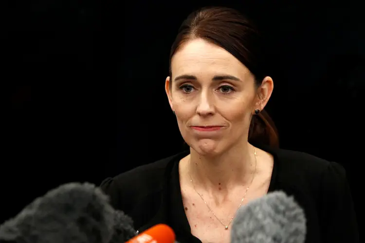 Jacinda Ardern: primeira-ministra daNova Zelândia reagiu após 200 casos registrados até agora no país (Edgar Su/Reuters)