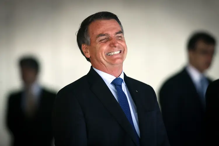 Bolsonaro: Além do presidente, o senador Flávio Bolsonaro (PSL-RJ) e o primo dos filhos, Leo Índio, estavam no local. (Andre Coelho/Bloomberg/Bloomberg)