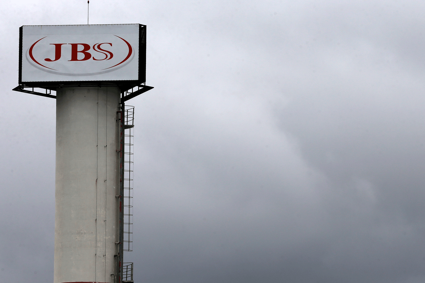 JBS antecipa R$ 1,5 bi em dívidas a bancos e libera R$ 7,8 bi em garantias