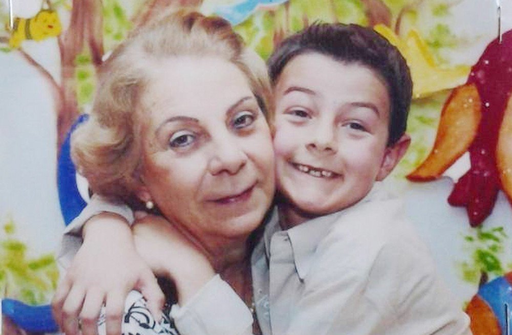 Bernardo e a avó em álbum de família (Arquivo Pessoal/Reprodução)