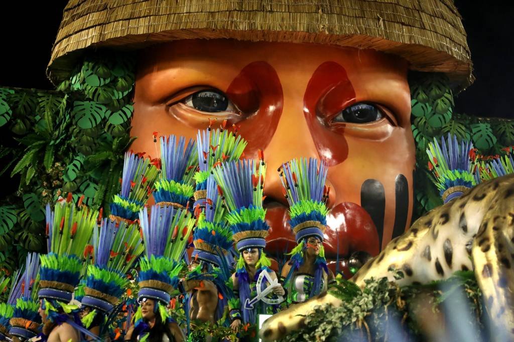 Carnaval do Rio busca nas raízes uma nova identidade para o Brasil