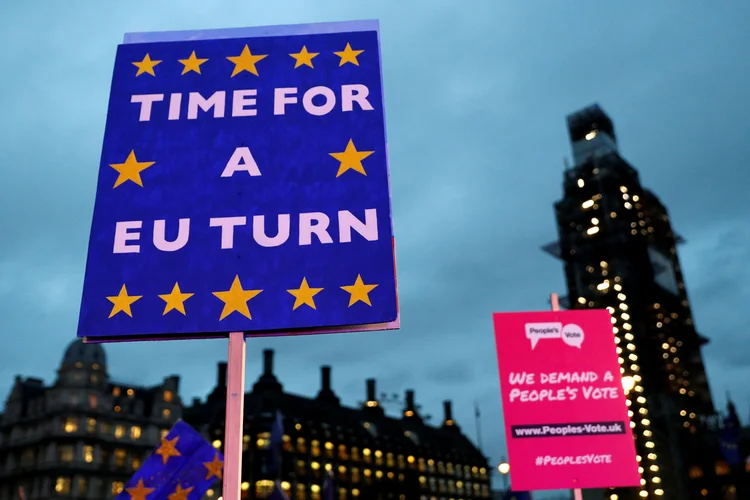 Manifestação anti-Brexit em Londres, Reino Unido: custo do processo de saída do bloco europeu será amplificado por negociações prolongadas, diz economista (John Sibley/File Photo/Reuters)