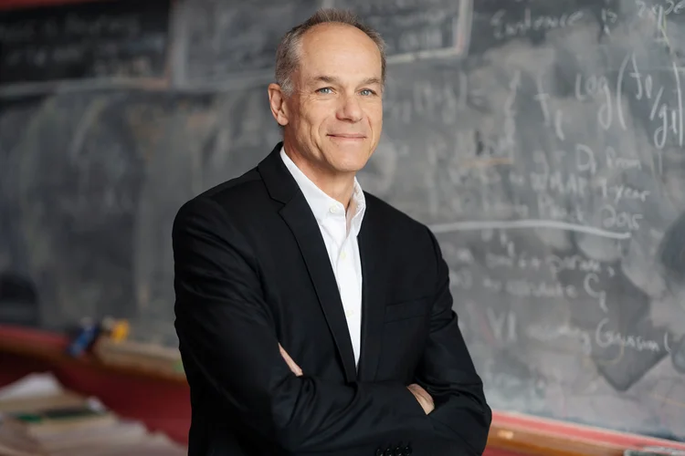 Marcelo Gleiser: brasileiro é autor de livros de grande vendagem que debatem a ciência como uma busca espiritual para entender as origens do universo e a vida na Terra (Eli Burakian/Dartmouth College/Divulgação/Reuters)