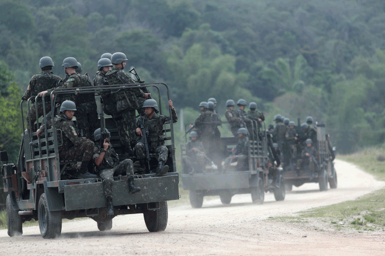 Militares: alíquota da categoria chegará a 10,5% em 2022 (Ricardo Moraes/Reuters)