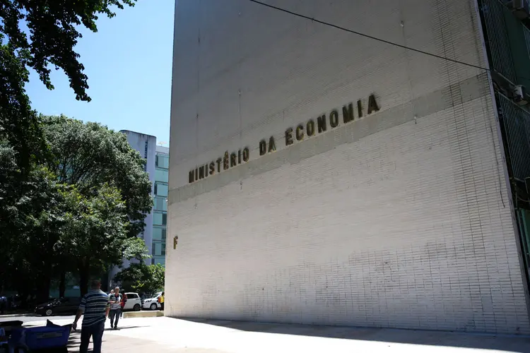 Ministério da Economia: equipe do governo Bolsonaro tenta ajustar orçamento para o ano (José Cruz/Agência Brasil)