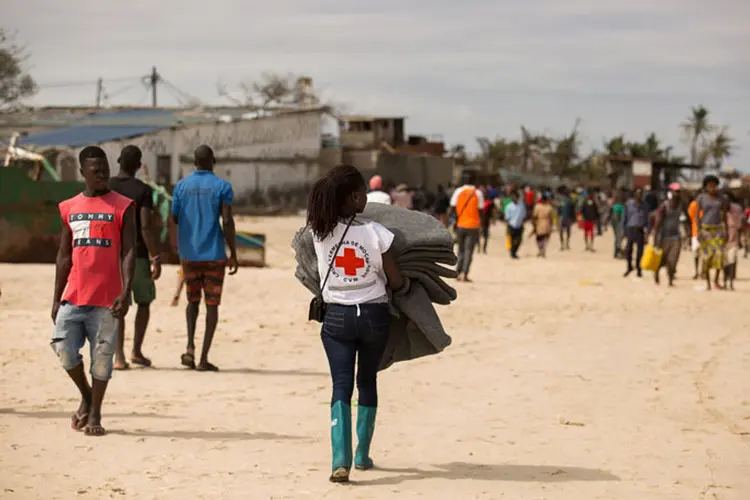 Cruz Vermelha atende atingidos pelo ciclone Idai em Moçambique (Denis Onyodi/Red Cross Red Crescent Climate Centre/Reuters)