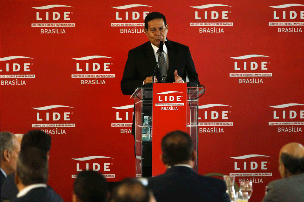 Previdência não é solução de todos os males, é passo inicial, diz Mourão