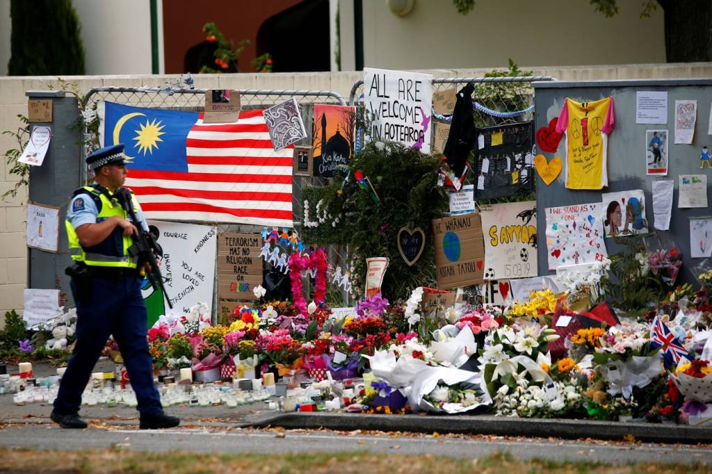 Nova Zelândia proíbe venda de fuzis de assalto após atentado