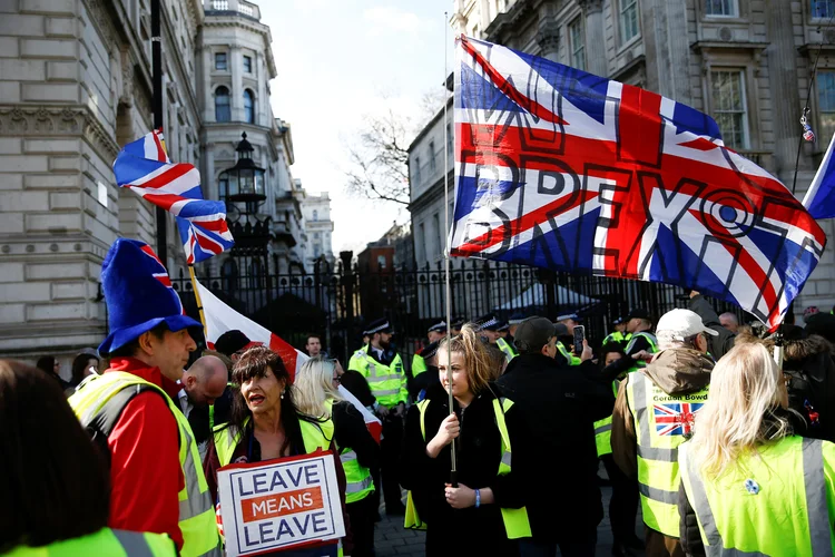 Manifestantes a favor do Brexit protestam em Londres: Reino Unido terá votações cruciais nesta semana (Henry Nicholls)