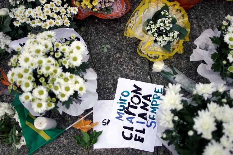 Vigília por vítimas de massacre em Suzano (Amanda Perobelli/Reuters)