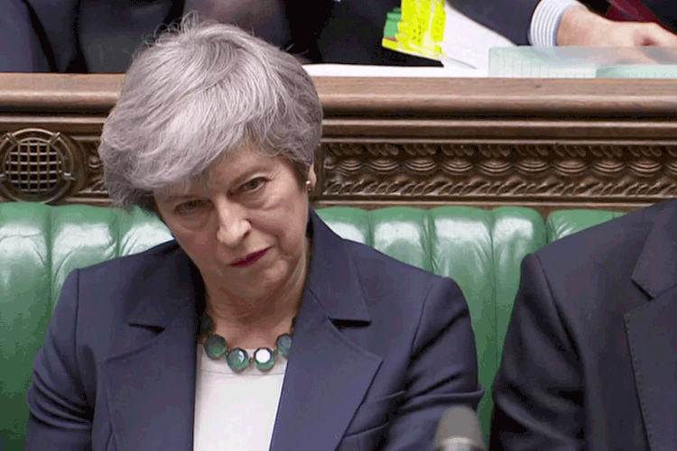 Theresa May espera que os parlamentares que desejam um Brexit sem acordo se alinhem a ela agora ou arrisquem um longo adiamento (Reuters TV/Reuters)