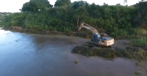 Famílias são deslocadas por risco de rompimento de barragem no Ceará