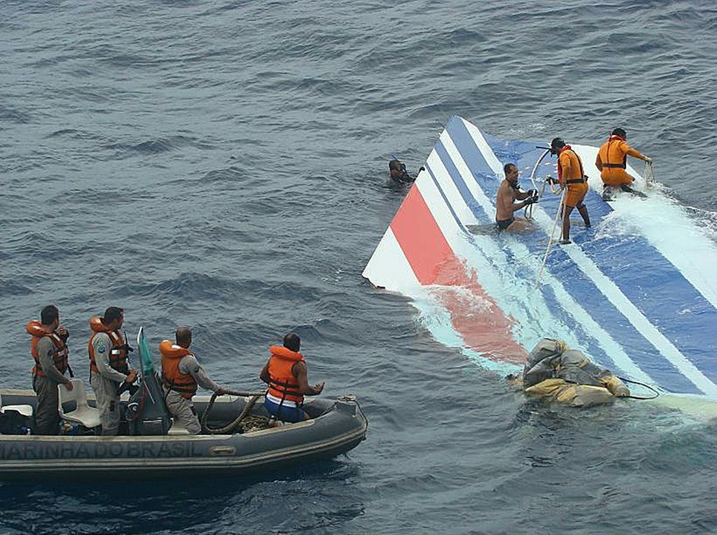 Dez anos após acidente da Air France, famílias ainda cobram respostas