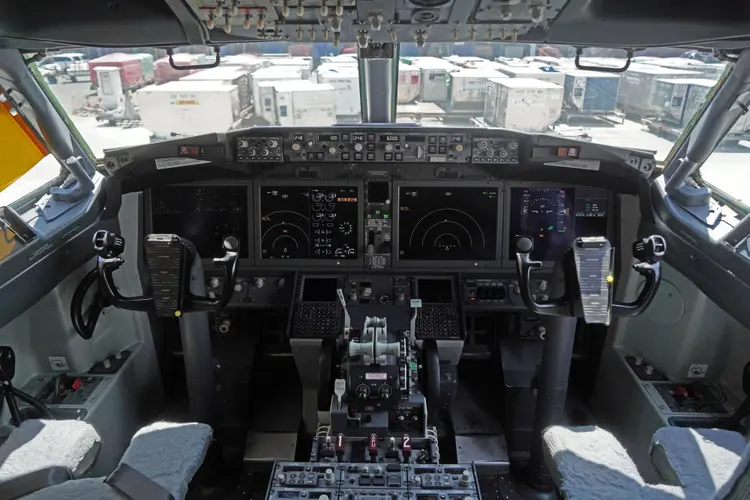 Cabine de um Boeing 737 Max. Foto: Dimas Ardian/Bloomberg (Dimas Ardian/Bloomberg)