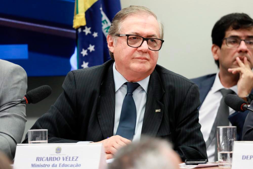 Ricardo Vélez não aparece em primeira agenda positiva do MEC
