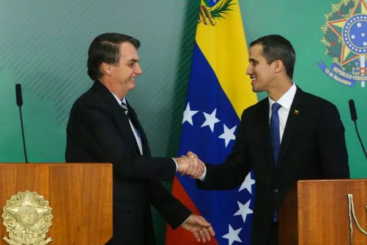 Bolsonaro e Guaidó: autoproclamado presidente interino da Venezuela deu uma entrevista coletiva nesta tarde, em Brasília (Antonio Cruz/Agência Brasil)