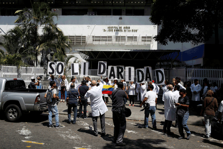 Crise na Venezuela: ajuda humanitária da Cruz Vermelha recebe autorização de Maduro para entrar no país (Marco Bello/Reuters)