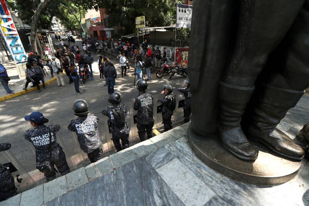 Polícia impede passeata de trabalhadores que apoiam Guaidó em Caracas