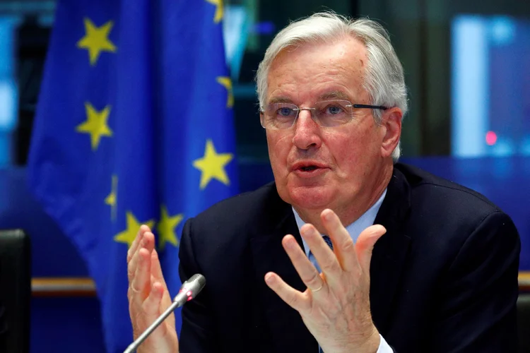 Michel Barnier enfrenta crise política após moção de censura e aprovação do Orçamento sem voto parlamentar (Francois Lenoir/Reuters)