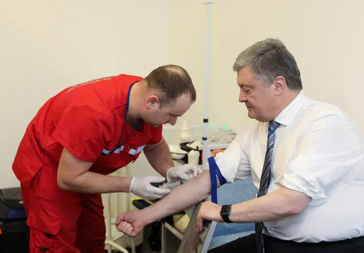 Poroshenko: presidenciáveis da Ucrânia se submeteram a testes de álcool e drogas (Mikhail Palincha/Reuters)
